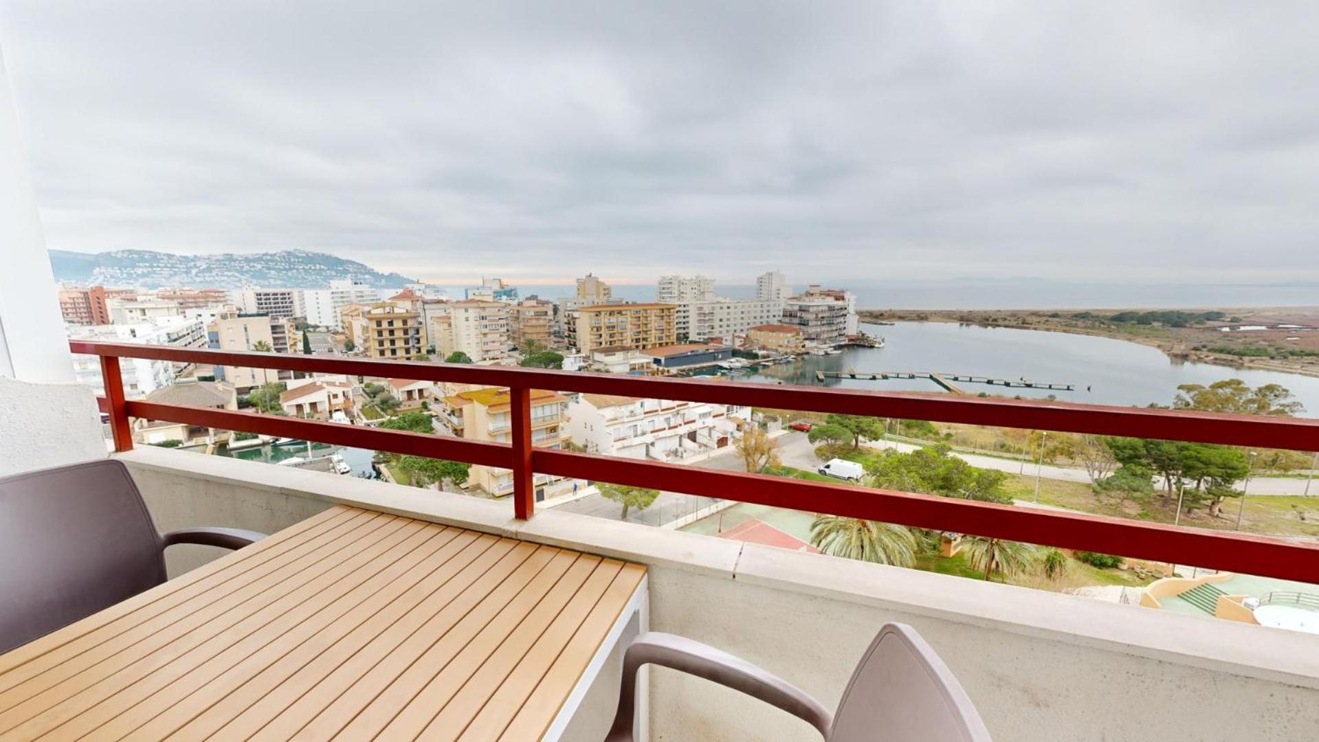 30m2 ,vue Sur Et Piscine, Commerce * Rosas