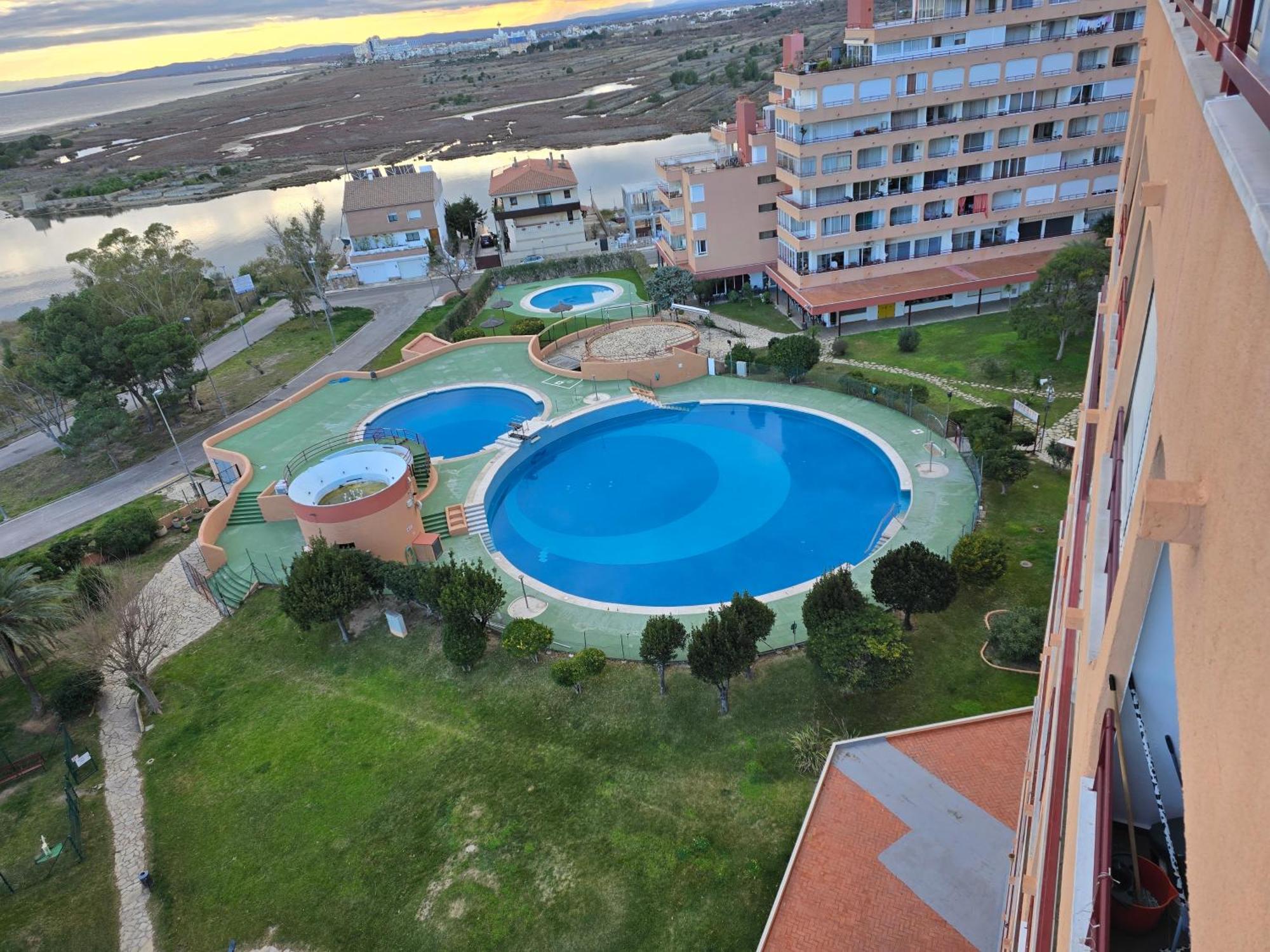 30m2 ,vue Sur Et Piscine, Commerce *